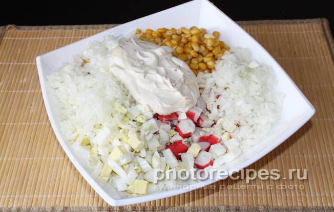 Салат с крабовыми палочками и кукурузой рецепт с фото