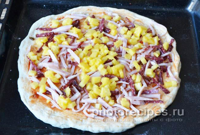 Пицца с ананасами рецепт с фото
